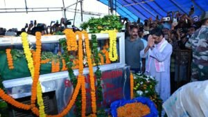 Hemant Soren pays floral tribute to late minister Sudivya Kumar in Giridih