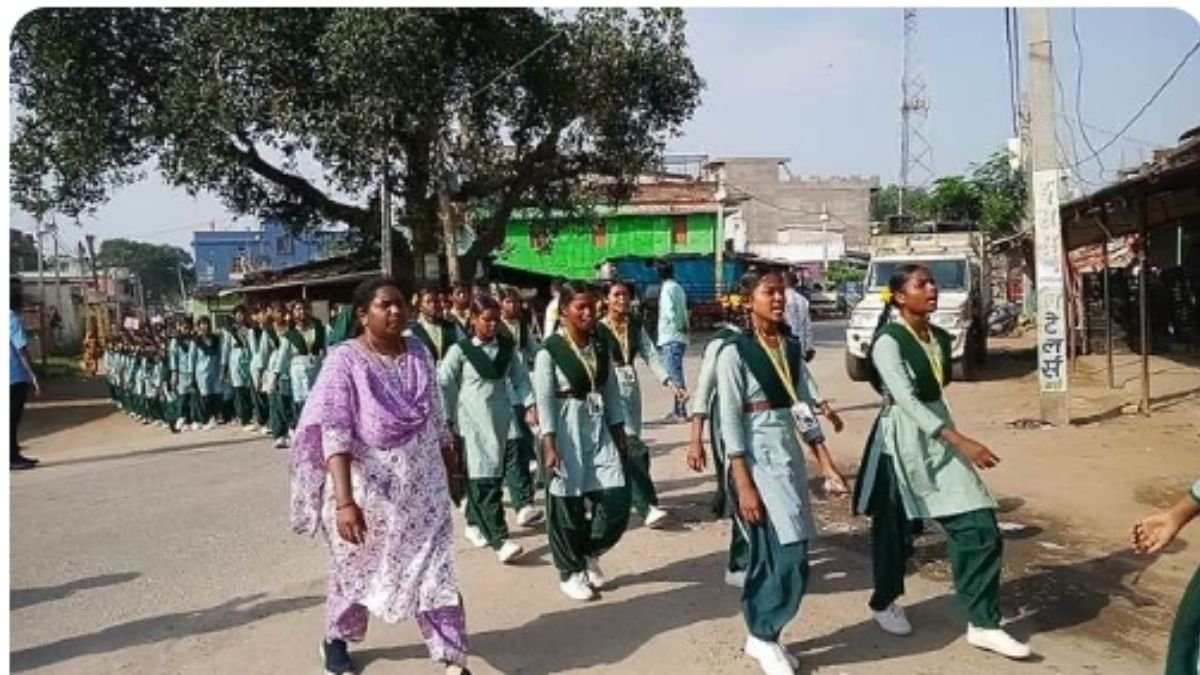 Khunti Students Hold Cycle Rally and Prabhat Pheri on Literacy Day