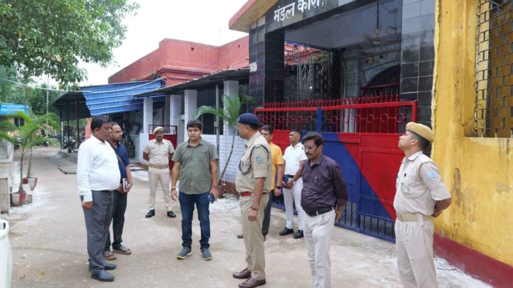 Officials inspect Mandal Jail Chaibasa during a review of facilities and security arrangements