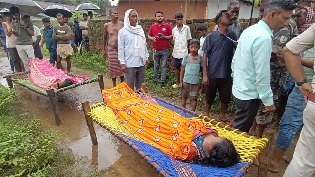 Two women die after lightning strikes five workers in Saraikela village