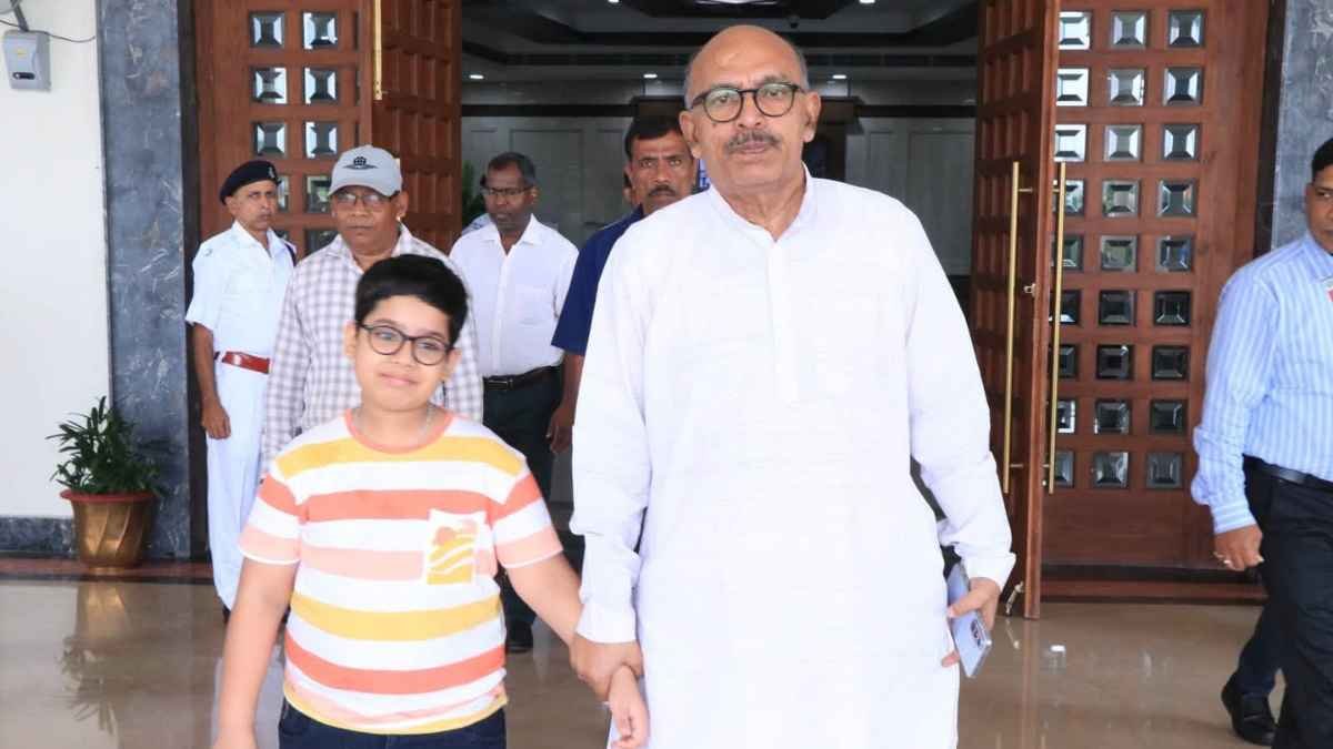 Ravindra Nath Mahato brings grandson to Jharkhand Assembly, shares a glimpse of their special moments