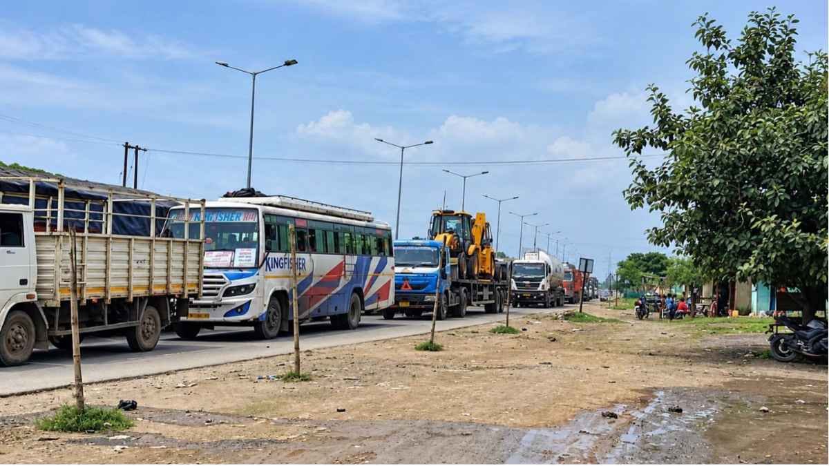 Vehicle breakdown brings Tata-Ranchi NH-33 traffic to a crawl in Chandil