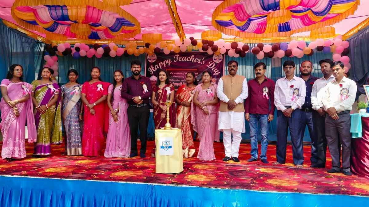 Teachers’ Day celebration at Khunti college puts students in charge